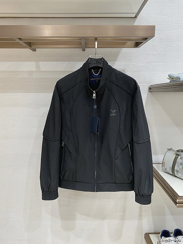 Arc’teryx Black Zip Jacket with Small Zip Jacket for Photo Ready