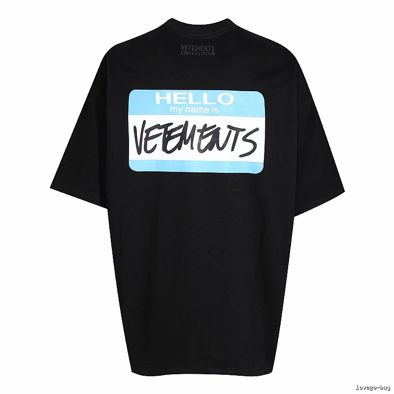 Logo Detail Statement graphic T-shirt Black Colorful Lucky with Functional Detail