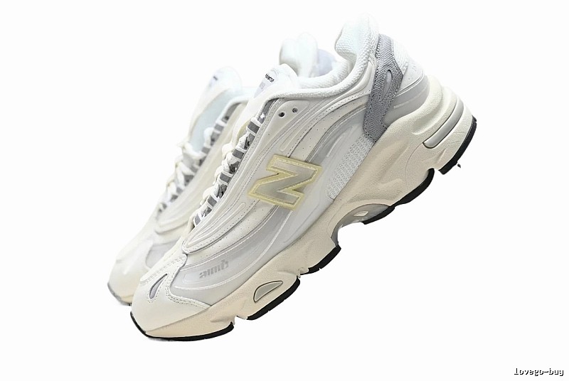 New Balance retro-style white shoes