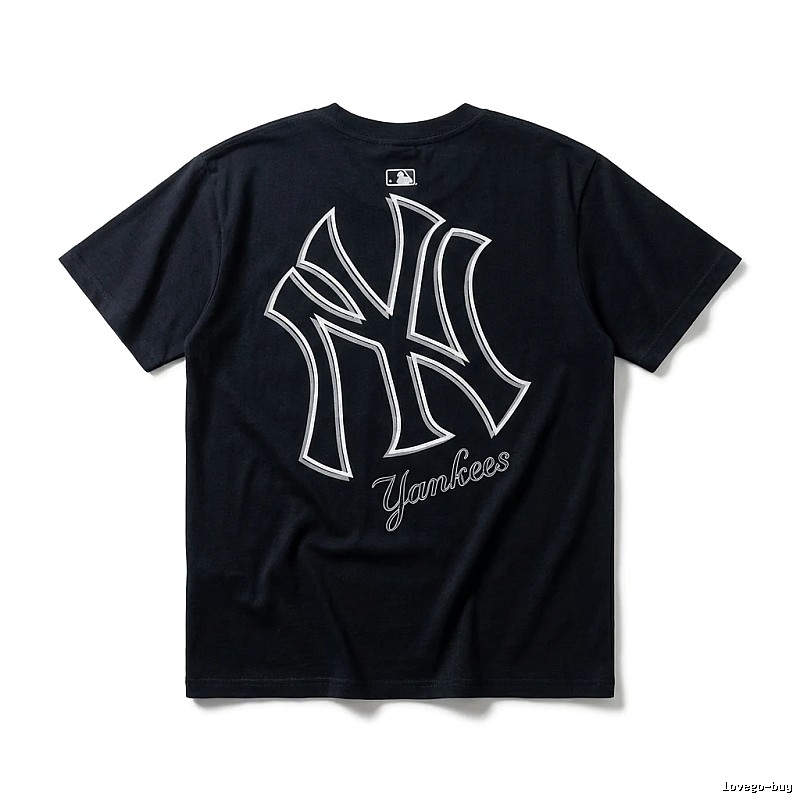 Simple-style black T-shirt of the MLB Yankees