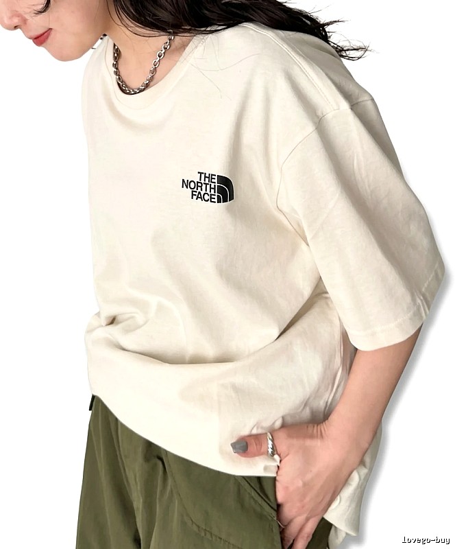 The classic and simple style white T-shirt of The North Face.